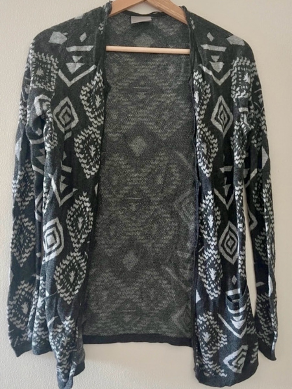 Vero Moda Gray and White Aztec Open-Front Cardigan